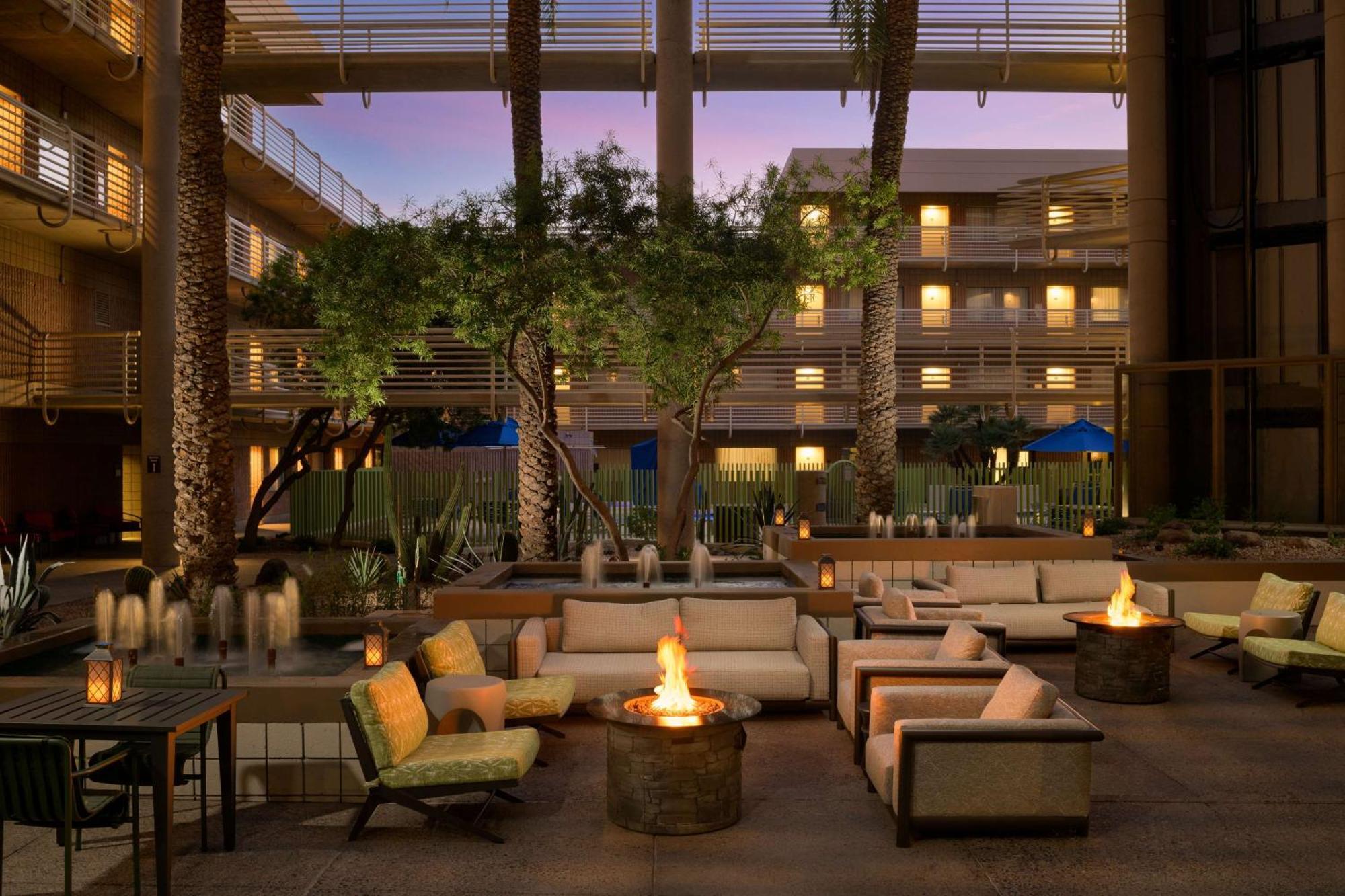 Doubletree Suites By Hilton Phoenix Dış mekan fotoğraf