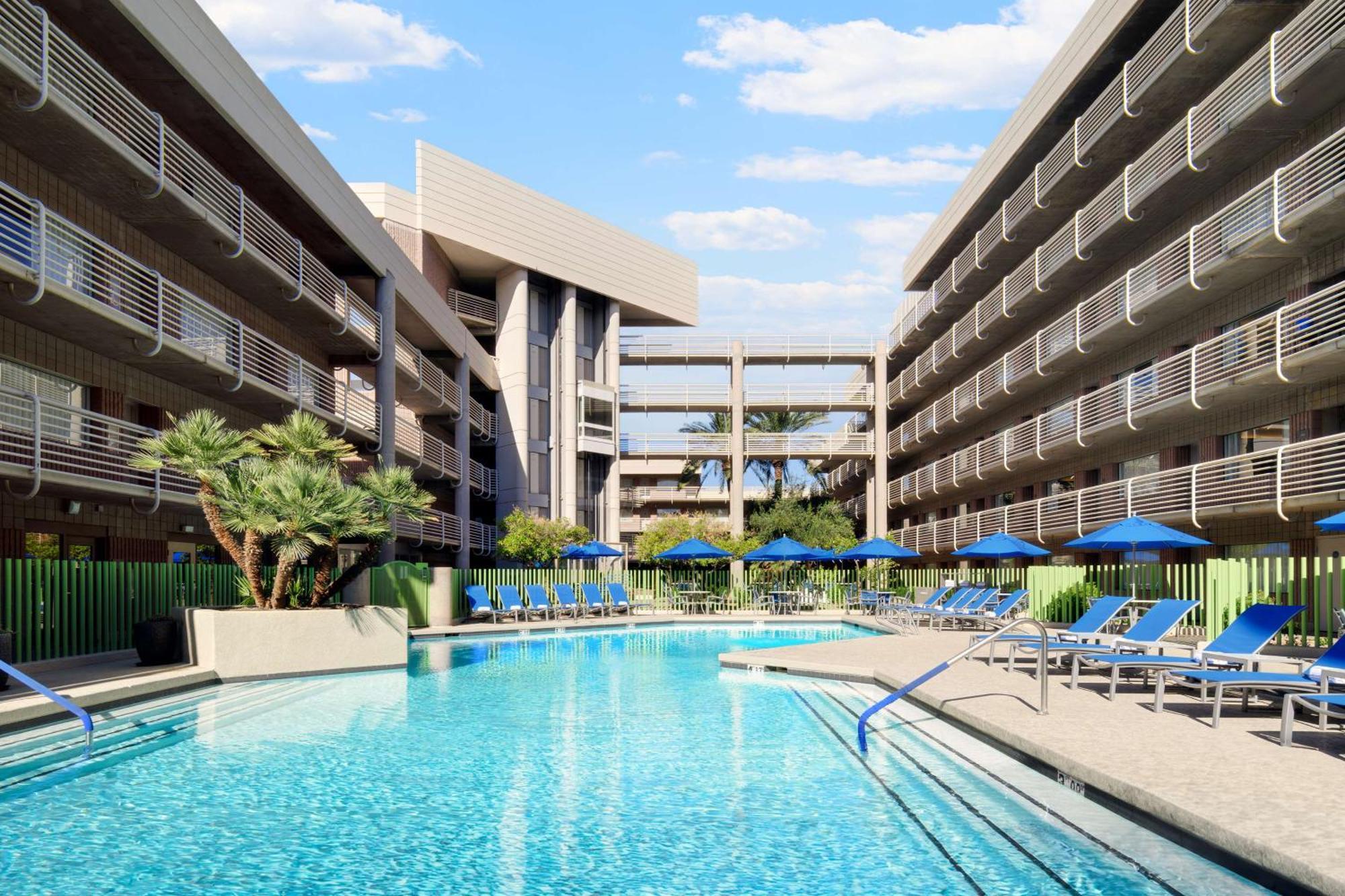 Doubletree Suites By Hilton Phoenix Dış mekan fotoğraf