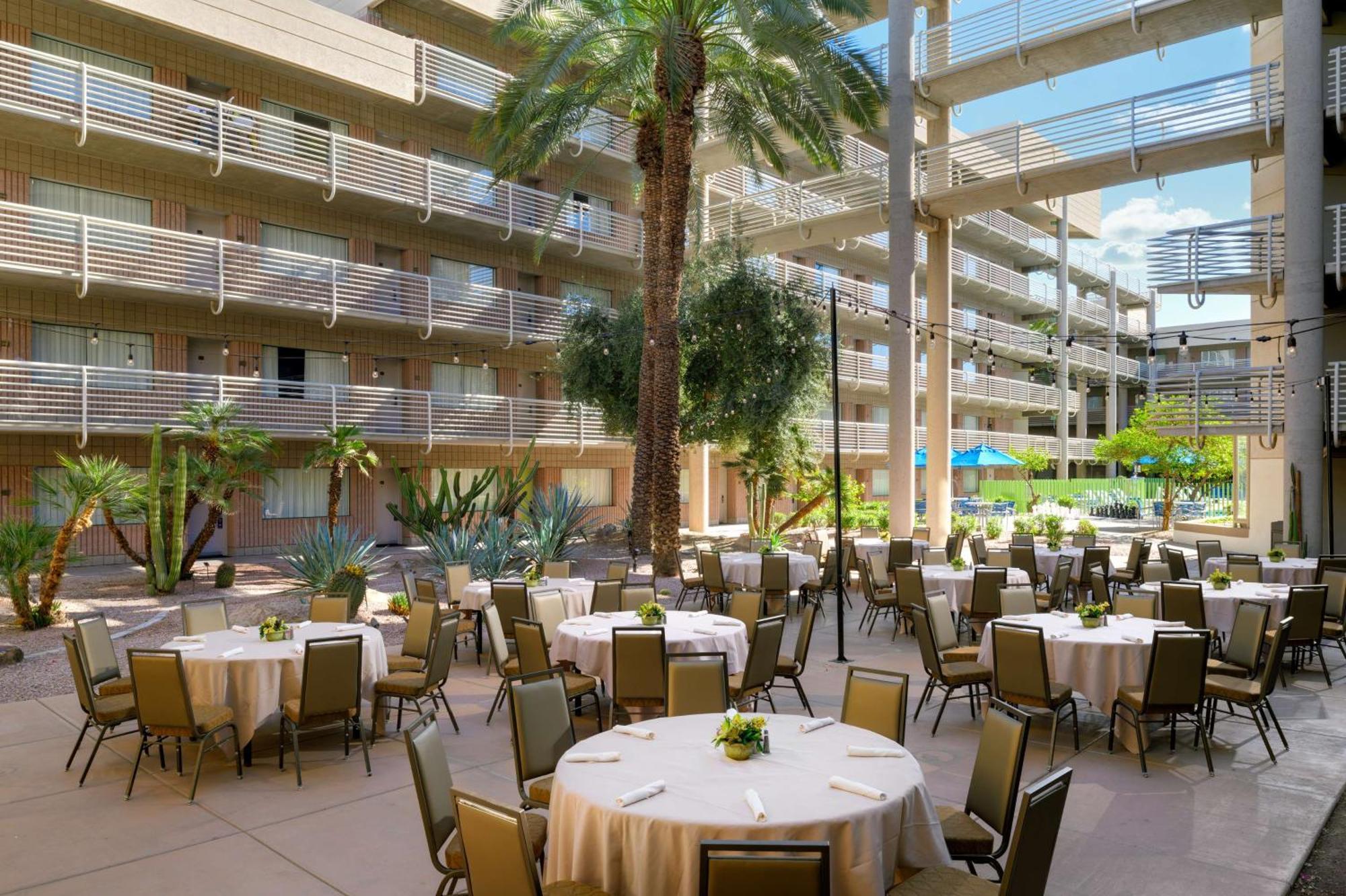 Doubletree Suites By Hilton Phoenix Dış mekan fotoğraf